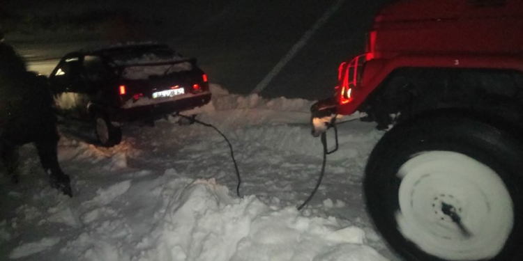 Циклон в Николаевской области: обесточено 14 населенных пункта, 40 автомобилей вытаскивали из сугробов