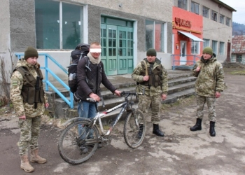 Пограничники задержали немца, который на велосипеде прорывался в Украину