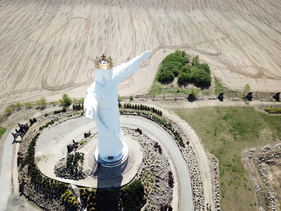 Крупнейшая в мире статуя Иисуса Христа в Польше начала раздавать интернет 3