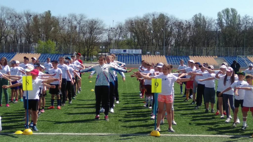 В Николаеве провели открытые уроки футбола для детей 1