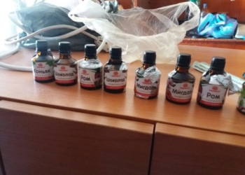 В Николаеве нынешний полицейский и бывший “мент” организовали алкобизнес – сами бодяжили и продавали в бары и рестораны