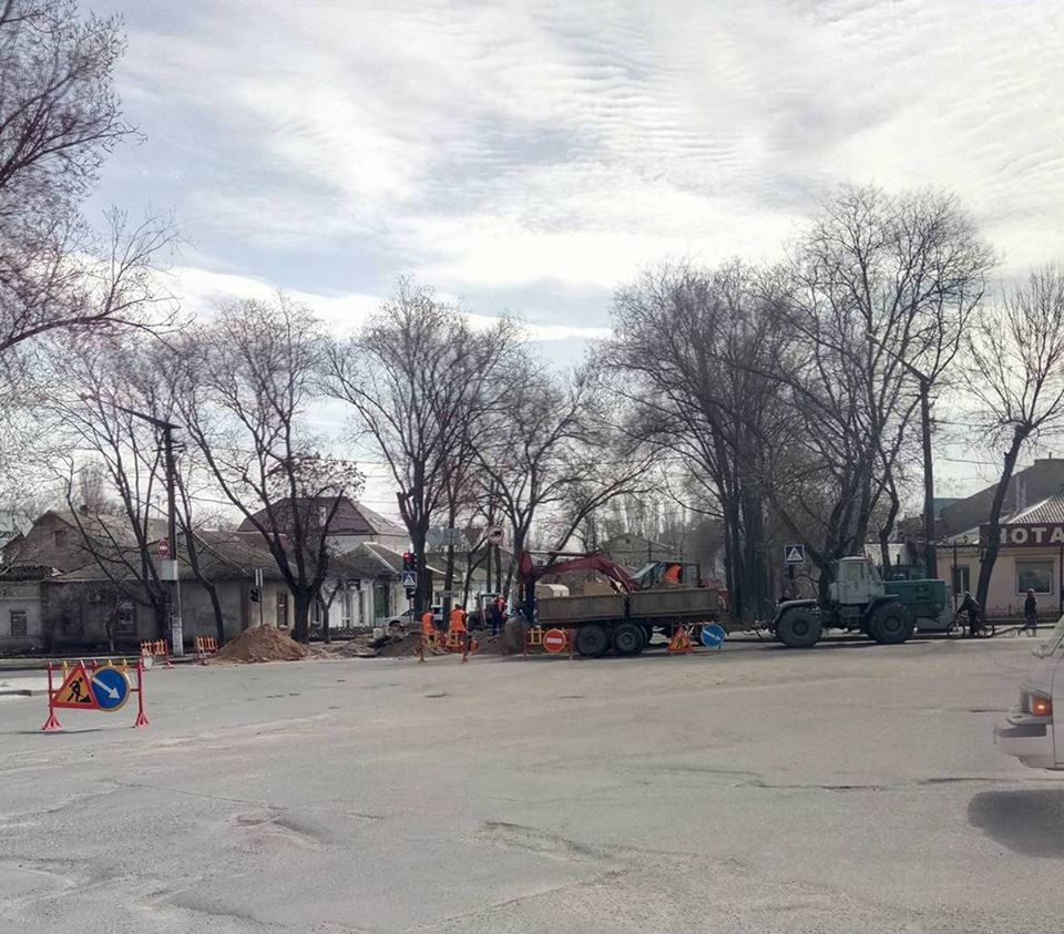 На одной из улиц на «пяти углах» в Николаеве перекрыто движение – там идет ремонт 1