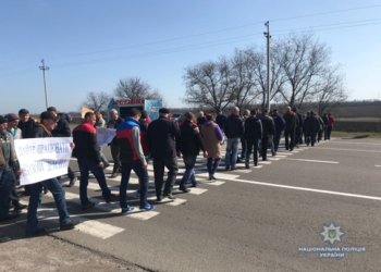 И в Арбузинке сегодня перекрывали трассу: так жители Николаевщины требовали решения вопросов по земле