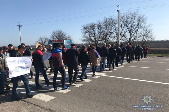 И в Арбузинке сегодня перекрывали трассу: так жители Николаевщины требовали решения вопросов по земле