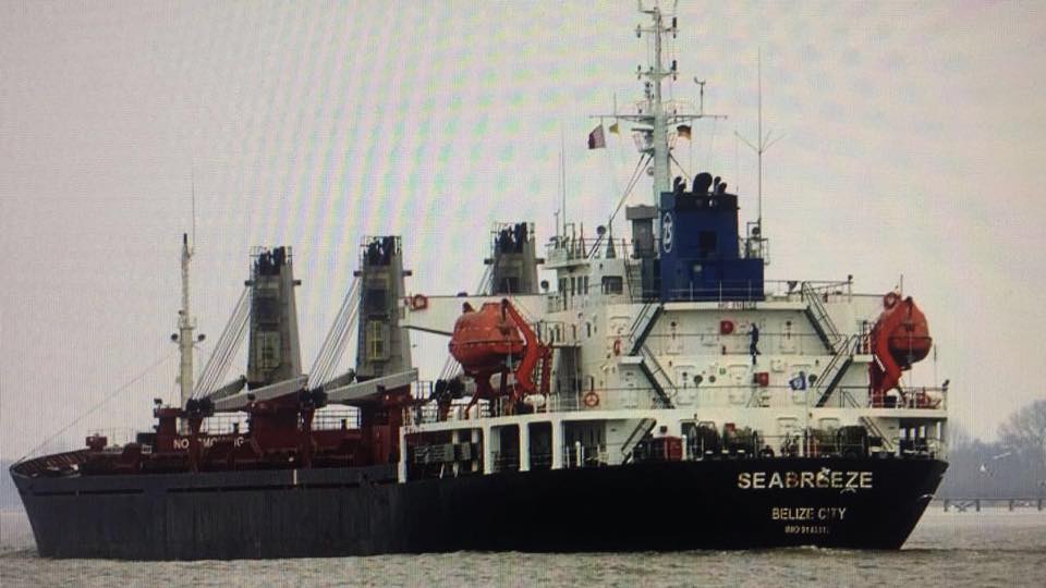 Суд арестовал российское судно, которое ворует песок у берегов Крыма 1
