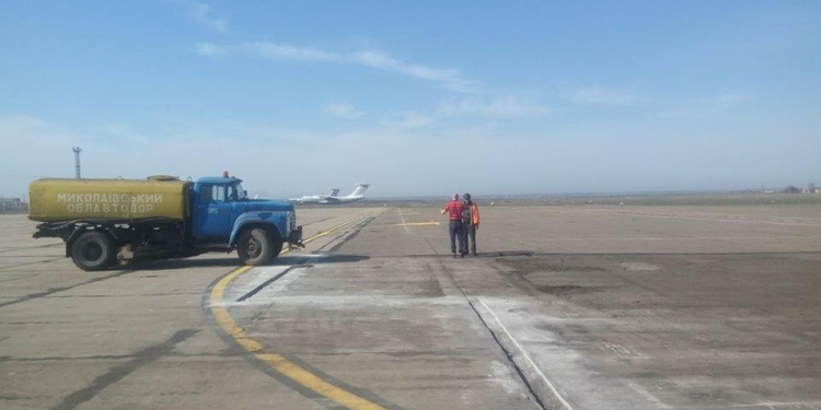 Николаевский облавтодор ремонтирует покрытие перрона КП “Николаевский международный аэропорт”