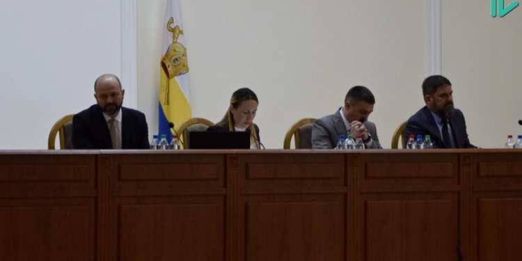 Минус 1-й заместитель, областные программы, изменения в бюджет, аэропорт и дороги – стартовала внеочередная сессия Николаевского облсовета