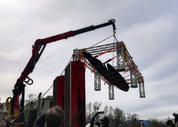 Немецкие археологи подняли со дна Боденского озера и передали в музей доисторический корабль, который претендует на звание старейшего на планете