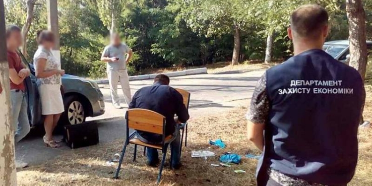 Дело двух налоговиков, взявших в июле прошлого года 4,5 тыс.грн. взятки с предпринимателя, будет рассматривать Корабельный районный суд Николаева