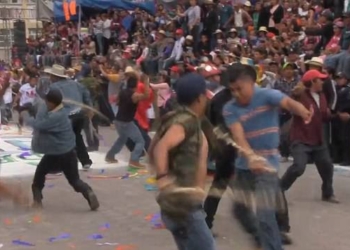 Своеобразная пасхальная традиция: мексиканцы избивали друг друга хлыстами ради искупления грехов