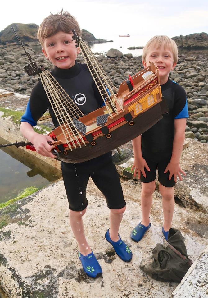 Игрушечный бриг, запущенный в океан двумя шотландскими мальчишками, уже проплыл 2800 миль по Атлантике 3
