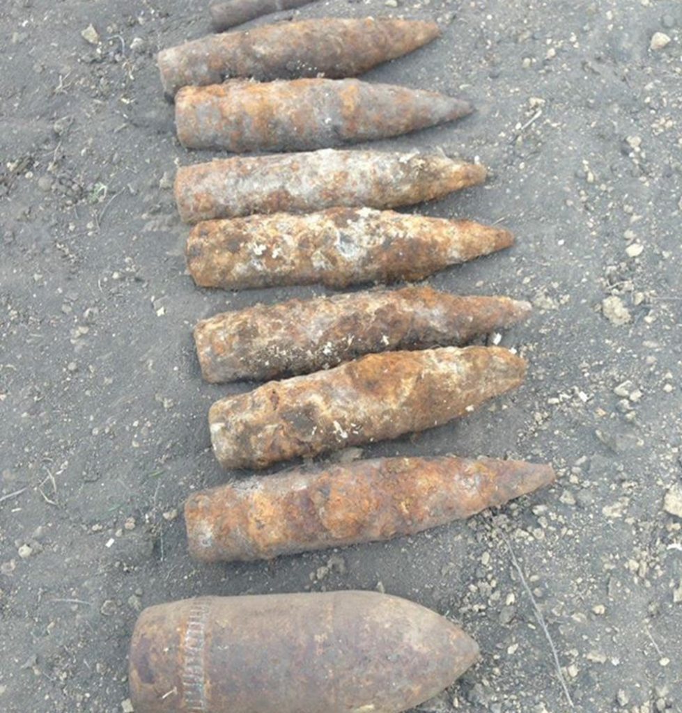 На Николаевщине пиротехники обезвредили 9 артиллерийских снарядов 1