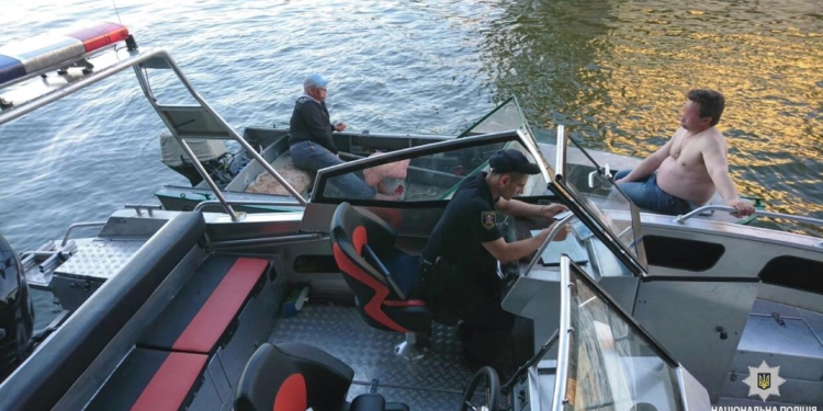 Пьяным за любой руль нельзя: в акватории Николаева водная полиция поймала нетрезвого водителя катера