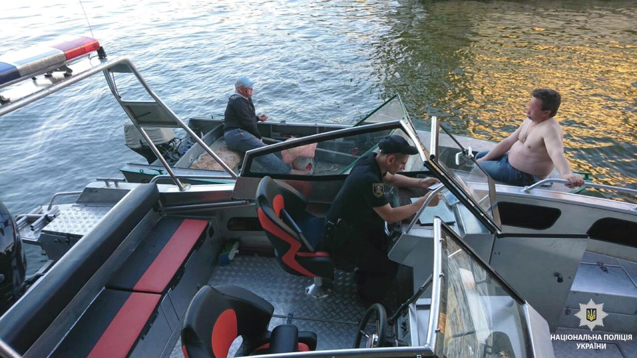 Пьяным за любой руль нельзя: в акватории Николаева водная полиция поймала нетрезвого водителя катера