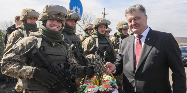 В Вербное воскресенье Президент Украины передал бойцам николаевской «79-ки» и Нацгвардии пасхальные корзины от своей супруги