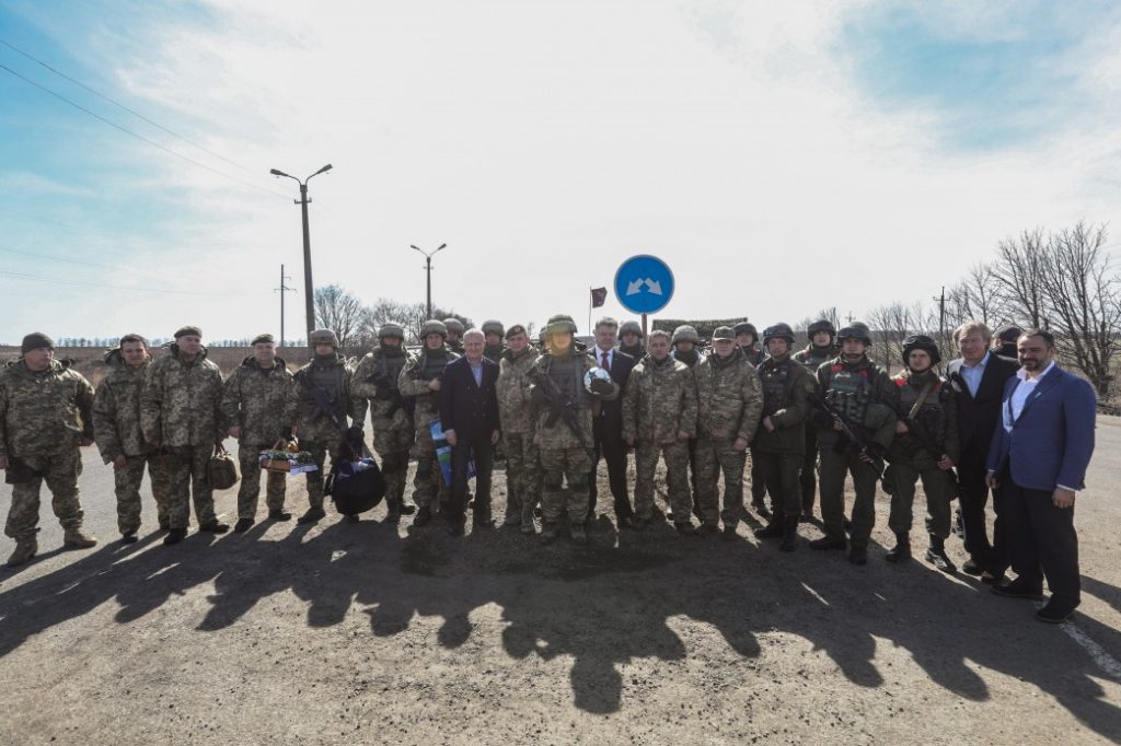В Вербное воскресенье Президент Украины передал бойцам николаевской «79-ки» и Нацгвардии пасхальные корзины от своей супруги 1