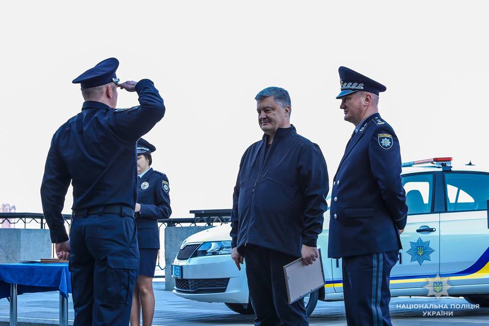 Теперь не только на земле, а и на воде: полиция Николаевщины получила патрульный катер и два автомобиля Renault Duster 3