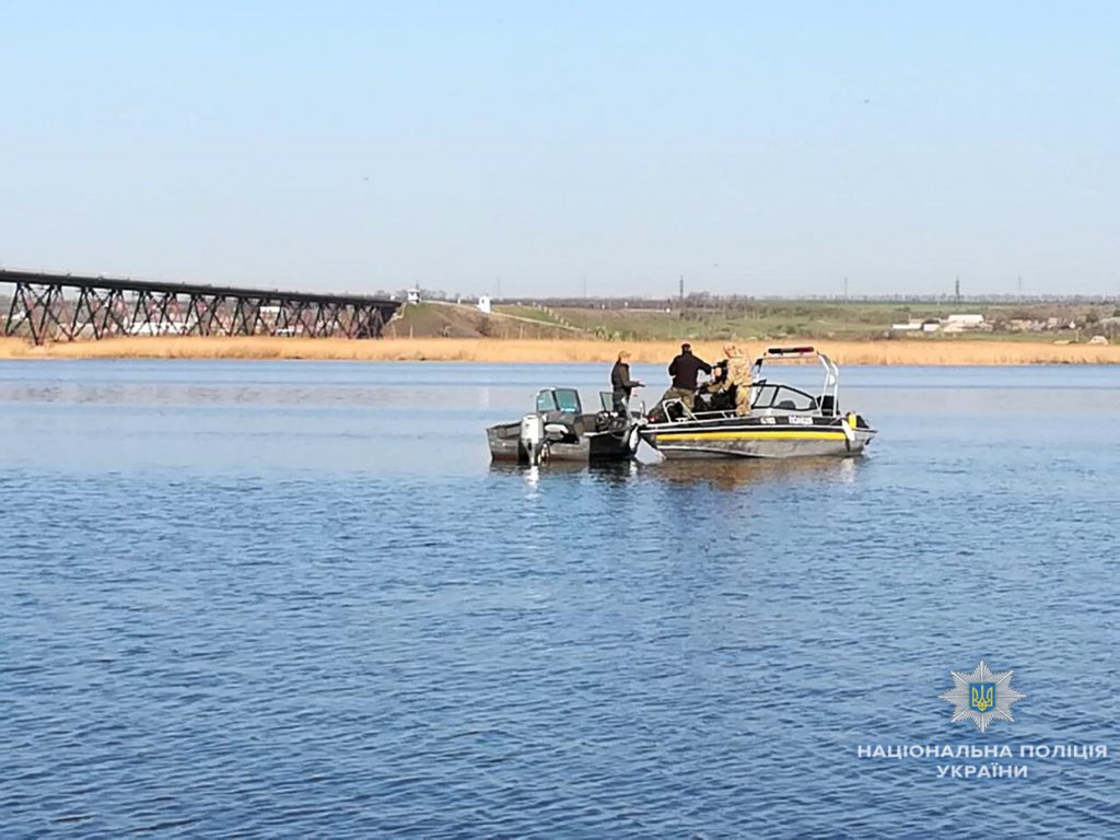 За выходные на Николаевщине водная полиция и рыбоохранный патруль изъяли из Южного Буга 174 раколовки и 6 рыболовных сетей – браконьерских, разумеется 1