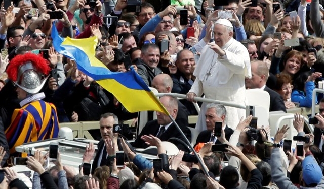 «Urbi et Orbi» – сегодня Папа Римский снова молился за мир в Украине