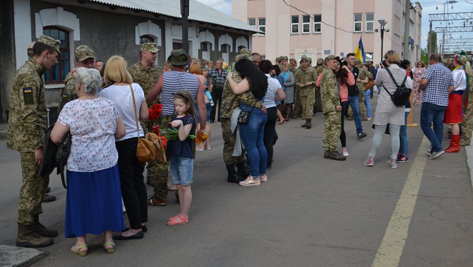 На Николаевщине радушно встретили бойцов 40-й отдельной артбригады, вернувшихся из зоны АТО 20