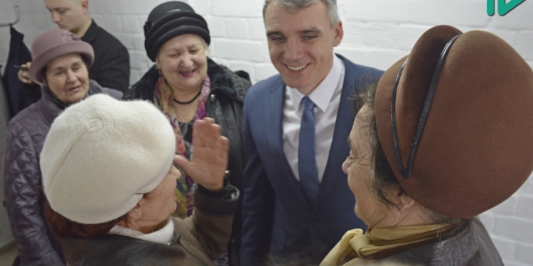 Суд постановил немедленно восстановить Сенкевича в должности мэра Николаева