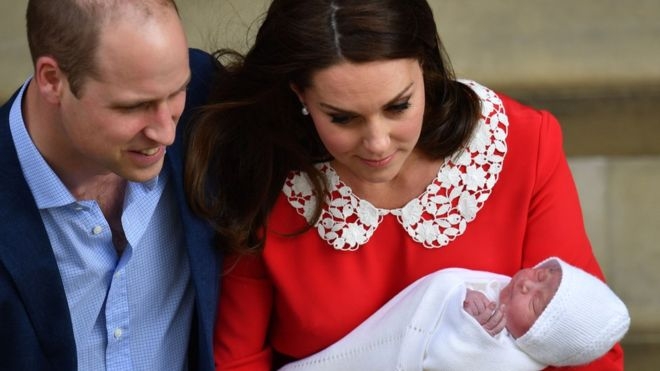 Новорожденного британского принца назвали Луи Артур Чарльз