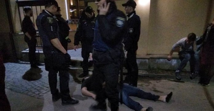 Во Львове посетитель ресторана умер после конфликта с охранниками