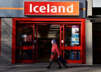 В Исландии преступник сбежал из тюрьмы и улетел в Швецию одним рейсом с премьером страны