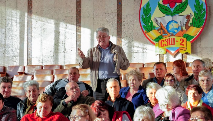 Активисты инициируют сбор подписей за отставку мэра Южноукраинска Виктора Пароконного 3