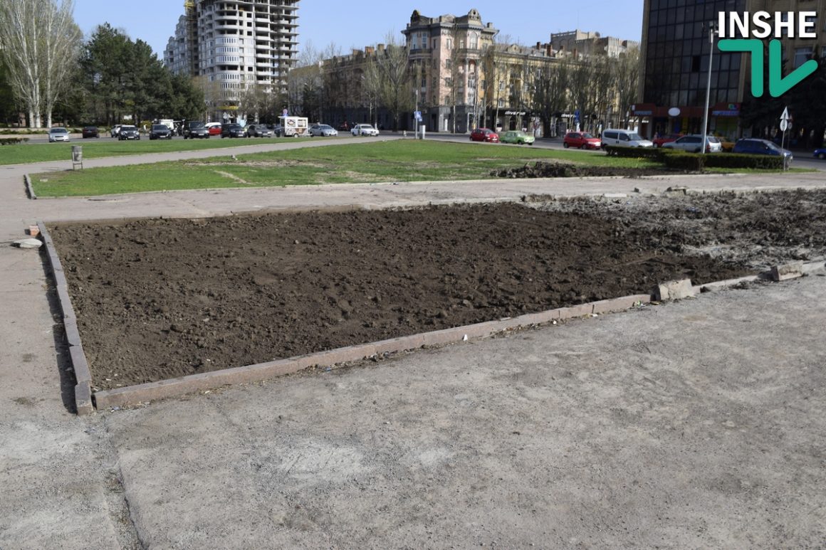 Газон на площади Соборной планируют восстановить за счет травяного покрытия Центрального городского стадиона 3