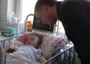 Малыш, которого мать выбросила с Ингульского моста в Николаеве, начал сам дышать