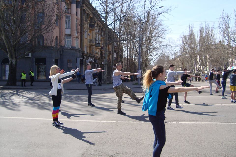 День здоровья в Николаеве: общая разминка для жителей города, забег на 3300 метров и эстафеты для военнослужащих 6