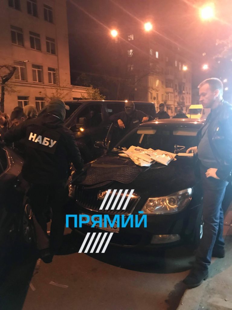 В Киеве на взятке $50 тыс. задержана сотрудница СБУ 3
