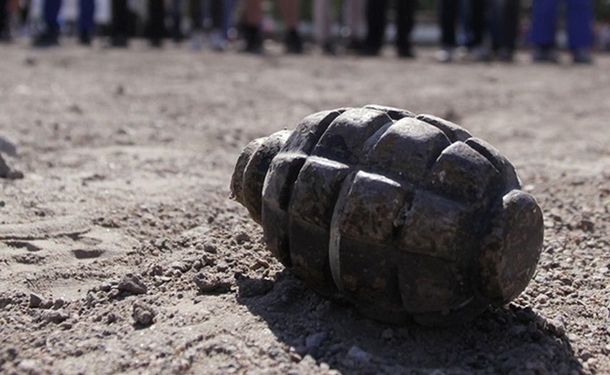 Во Львове мужчина продавал гранату на вокзале