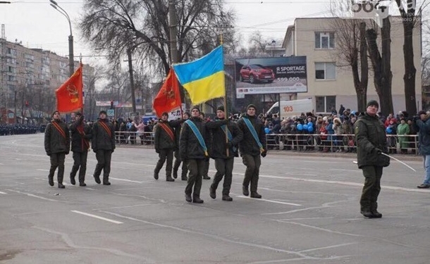 В Кривом Роге из-за парада с флагами СССР поменяли командира воинской части