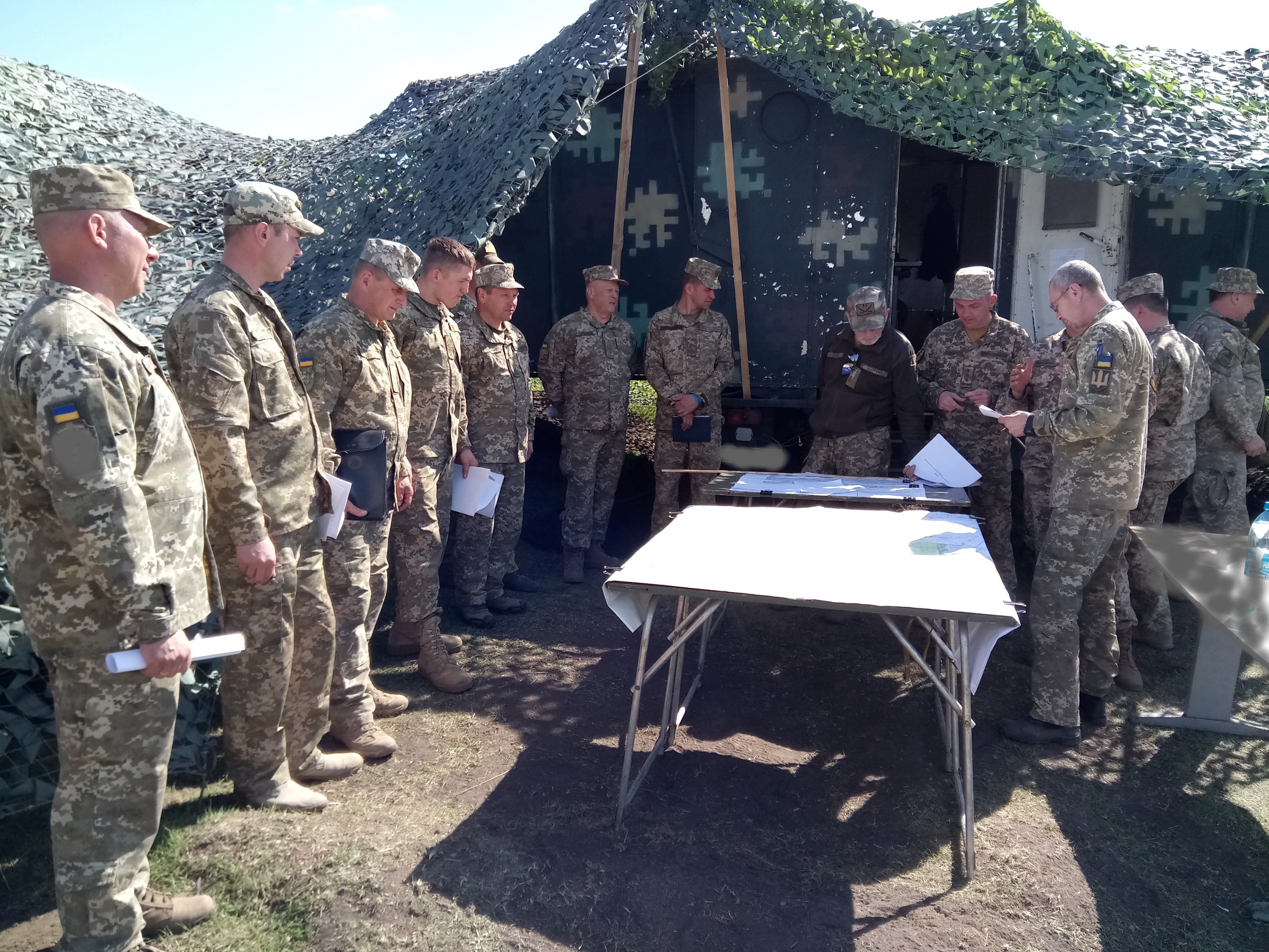 На полигоне Широкий лан две мотопеходные бригады отработали различные сценарии боевых действий на Донбассе