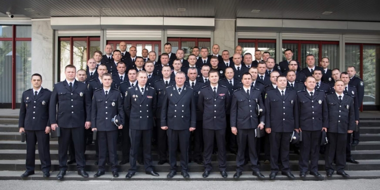 Двоим николаевским оперативникам вручено  наградное оружие МВД