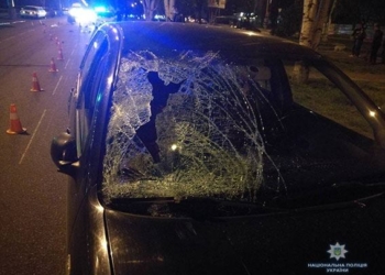 Полиция разыскивает свидетелей ДТП: вчера вечером в Николаеве возле Центрального рынка  Volkswagen на евробляхах сбил насмерть пенсионерку