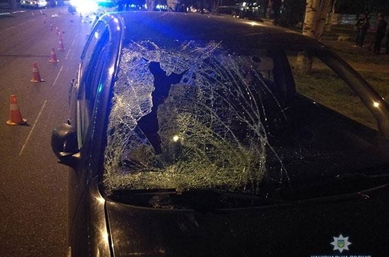 Полиция разыскивает свидетелей ДТП: вчера вечером в Николаеве возле Центрального рынка  Volkswagen на евробляхах сбил насмерть пенсионерку