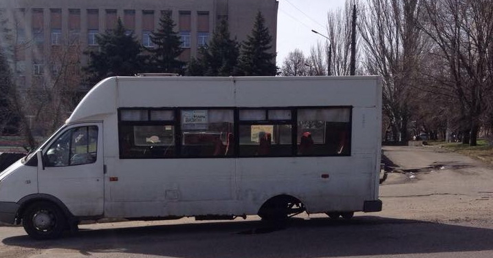 В Николаеве маршрутка с пассажирами на ходу потеряла колесо