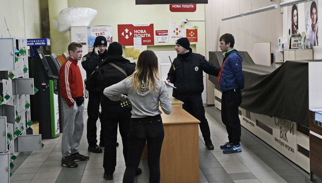 В Киеве подростки избили продюсера канала Украина и пытались ограбить с ножом супермаркет