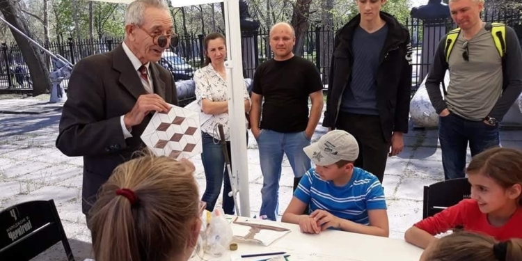 В Николаеве активно готовятся к Международному фестивалю воздушных змеев: прошел специальный мастер-класс для взрослых и детей