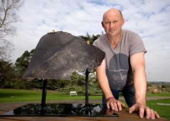 «Бои» за задницу Саддама: британский солдат ведет юридическую войну за возможность продать части поваленного памятника Хусейну