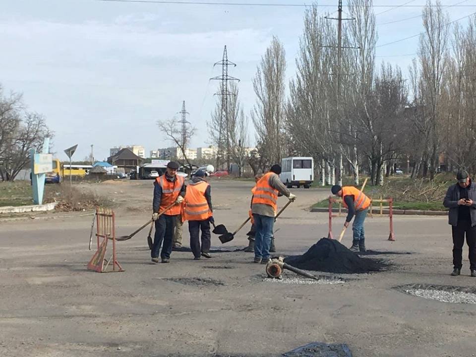 Решили не ждать милостей: «Ника-Тера» провела ямочный ремонт улицы Айвазовского в Николаеве 1