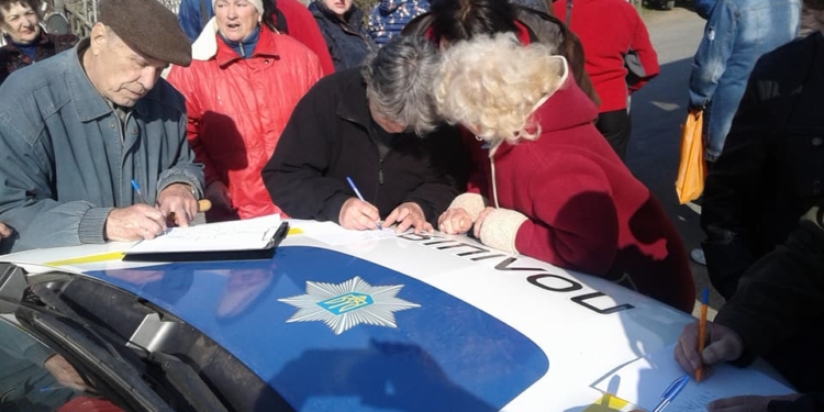 Пока людей не услышат: возмущенные повышением стоимости проезда жители села рядом с Николаевом планируют перекрывать дорогу и завтра