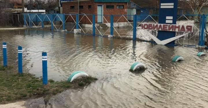 Ветер нагнал воды: на Николаевщине подтопило базы отдыха