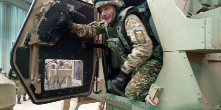 На учениях в Германии николаевские десантники отработали эвакуацию из условно поврежденной техники