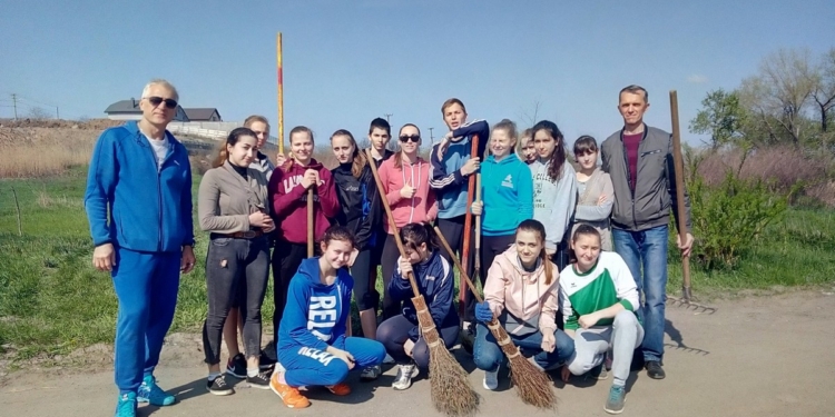 Николаевские спортсмены и тренеры присоединились к масштабному субботнику