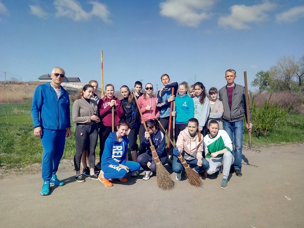 Николаевские спортсмены и тренеры присоединились к масштабному субботнику