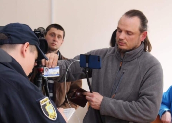 Появилось видео, как в Херсоне у СБУ отбивали «депутата» из Крыма